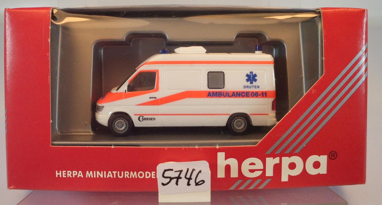 043335 Mercedes Benz Sprinter RTW Feuerwehr Hamburg OVP #8764 Herpa 1//87 Nr